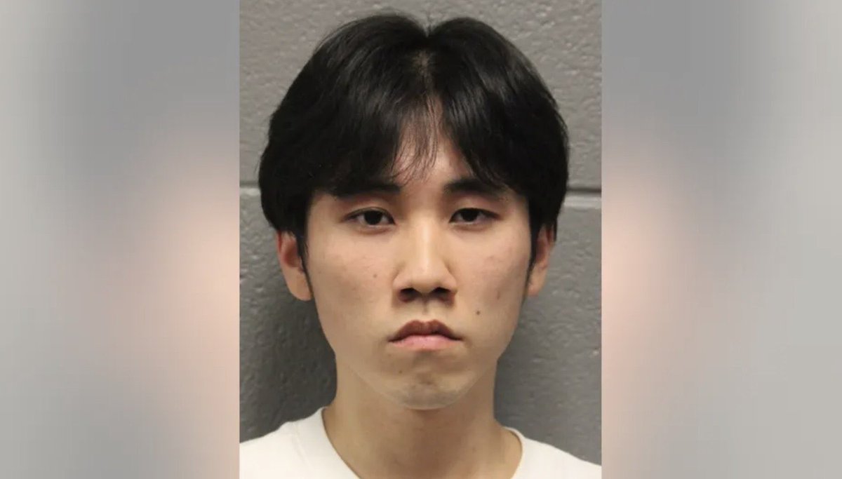 gatewaypundit's tweet photo. DERANGED Anti-Trump Leftist Charged with Hate Crime After Burning Cross With MAGA Hat on Top in Chicago’s Grant Park Released From Jail — Judge Only Bans Him From Possessing Wood or Kerosene

Link in the comment section. https://t.co/Mn1UvBya5V