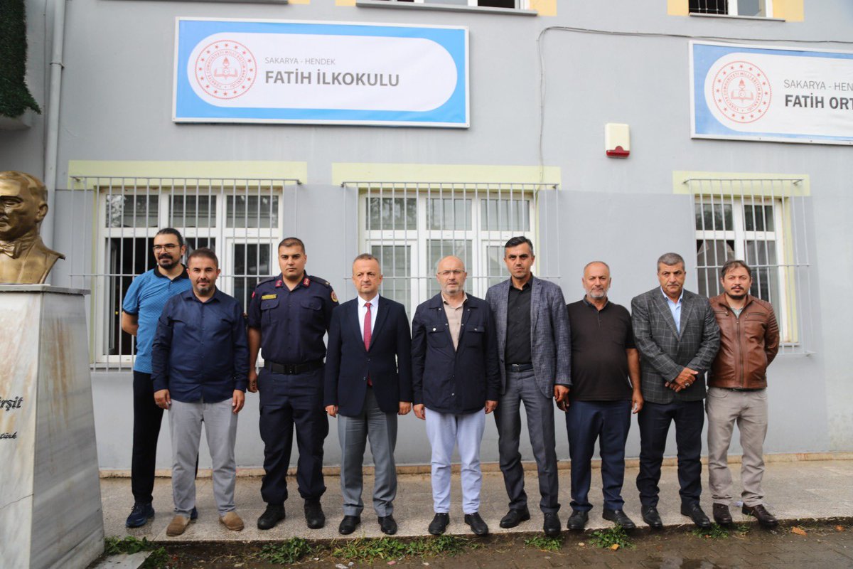 tchendekbld's tweet photo. Fatih İlkokulu tarafından, Hendek Belediyesi Başkan Yardımcımız Kamil Menteş, Hendek İlçe Milli Eğitim Müdürü Murat Çekiçcioğlu ve Hendek İlçe Jandarma Komutanı V. Burak Can İspenoğlu’nun katılımlarıyla düzenlenen Keşkek Günü programında öğrenciler, öğretmenler ve veliler bir araya geldi.

Programın düzenlenmesinde emeği geçen okul yönetimine, öğretmenlere ve velilere teşekkür ediyor, bu güzel geleneğin yaşatılmasına katkı sunan herkesi tebrik ediyoruz.