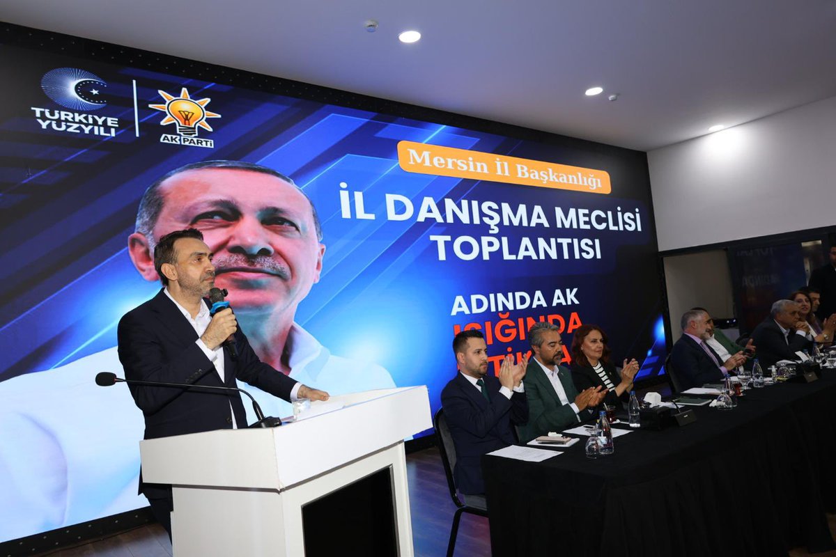 AdemAldemir33's tweet photo. 📍Suphi Öner Öğretmenevi | Yenişehir 

✅ İl Danışma Meclisi Toplantısı 

Önceki Dönem Hazine ve Maliye Bakanımız Sayın Nureddin Nebati, TBMM Başkanlık Divanı Kâtip Üyesi, Mersin Milletvekilimiz Sayın Havva Sibel Söylemez, Mersin Milletvekilimiz Sayın Ali Kıratlı, Mersin Milletvekilimiz Sayın Hasan Ufuk Çakır,  Genel Merkez Arge ve Eğitim Başkan Yardımcımız Sayın Veli Tolu, İl Yönetim Kurulu Üyelerimiz, İl Kadın Kolları Başkanımız Sayın Hülya Ekin, İl Gençlik Kolları Başkanımız Sayın Ahmet Karagöz, Kurucu İl Başkanımız Sayın Abdurrahman Aytekin, Yenişehir Belediye Başkan Adayımız  Sayın Kenan Peker, İlçe Başkanlarımız, ilçe Teşkilatlarımız, Meclis Üyelerimiz ve Mahalle Başkanlarımızın katılımlarıyla  İl Danışma Meclisi Toplantımızı büyük bir coşku ve heyecanla gerçekleştirdik.

Rabbim, birliğimizi ve beraberliğimizi daim eylesin. Toplantımız hayırlara vesile olsun.

#AKParti
#Mersin
#BizBüyükBirAileyiz
#BizBirlikteGüçlüyüz
#TürkiyeYüzyılı