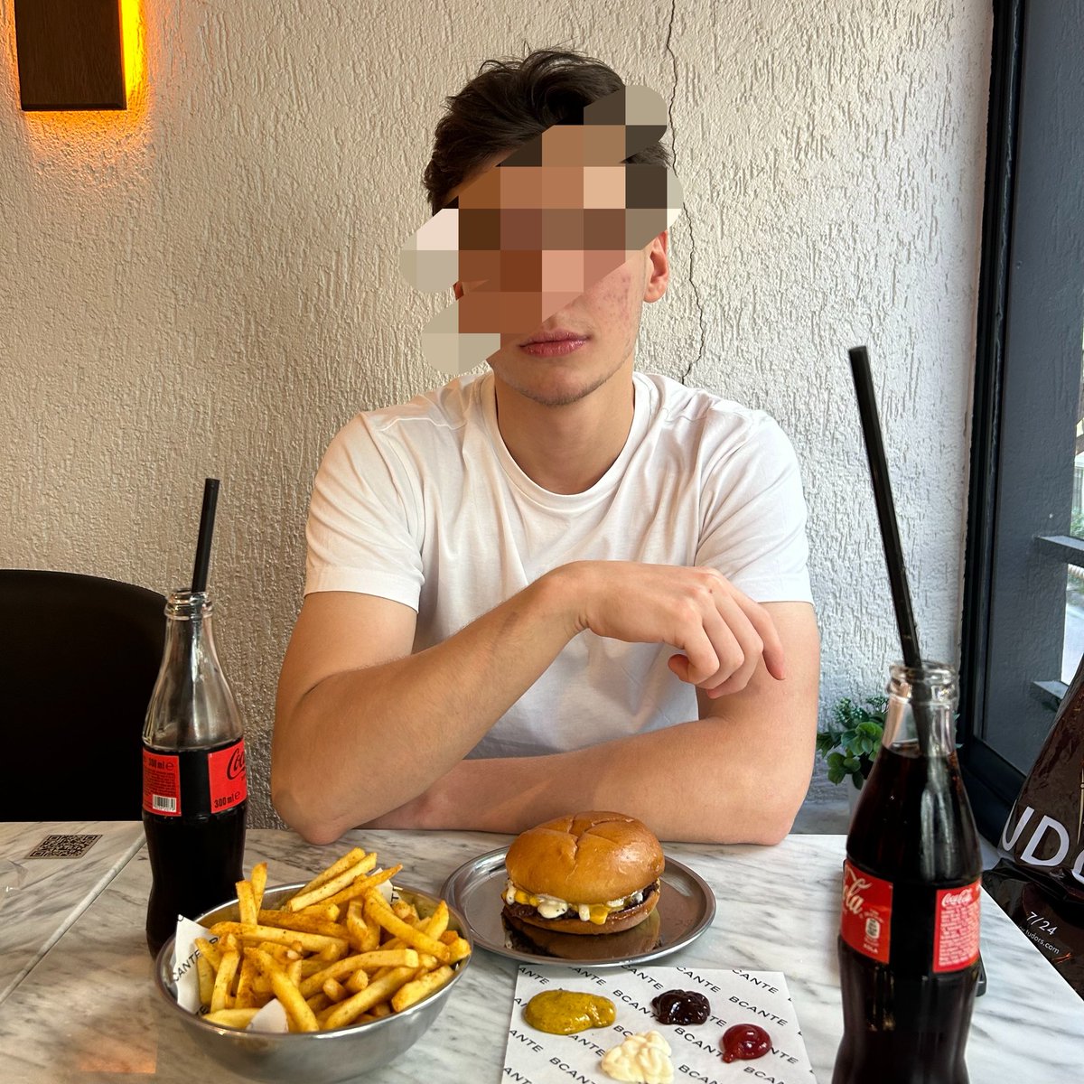 bloowsk's tweet photo. 17 yıllık kardesımı ılk defa date’e cıkardım https://t.co/taH72s8a67