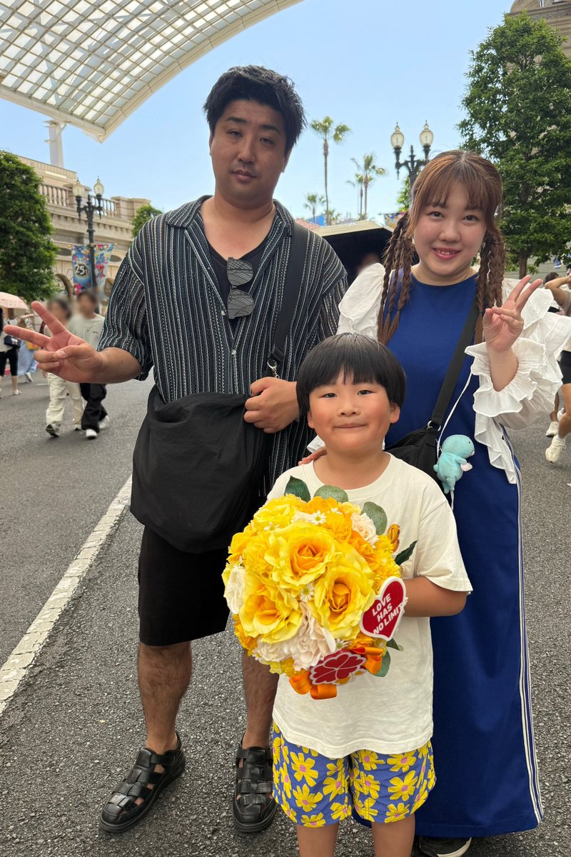 beautifulbell22's tweet photo. ユニバ年パスなんだけど
久しぶりに行った日🌎

久しぶりにパレード見て
各フロートから違う紙吹雪が飛んでることに今更気付いて紙吹雪拾いを楽しんで🏃‍♂️
そんな些細なことも楽しいユニバ🥰
セサミエリアが無くなって
寂しいなぁとしょんぼりしてたけど
やっぱり大好きな場所💖 https://t.co/Go6VjYZdkm