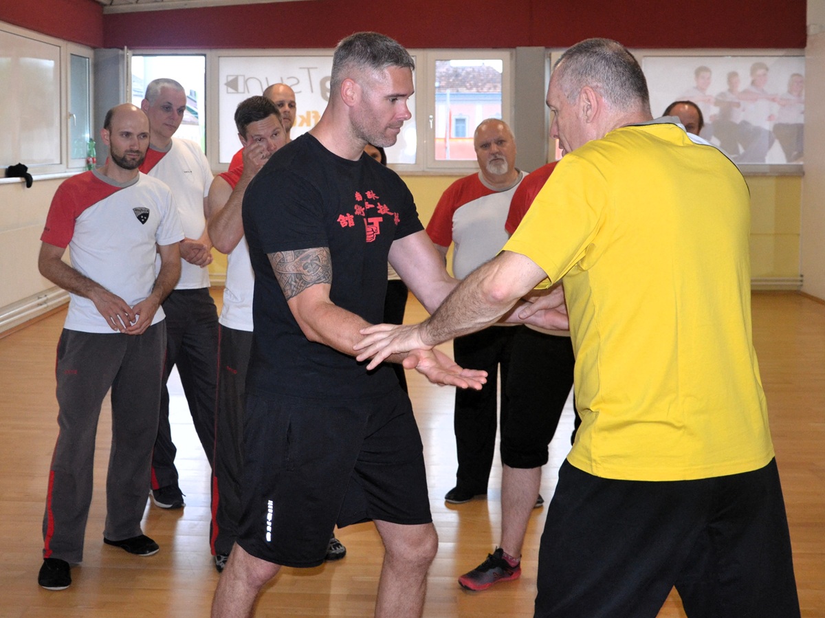 GM_Koenig's tweet photo. 🥋 St. Pölten – ChiGerk für die höheren Grade, Prüfungen und Inneres WingTsun. Starker Tag, tolle Gruppe! Danke Sifu Fahri Özcan und Thomas Hittmann für die Einladung 🙏💪
#WingTsun #EWTO #ChiGerk #Lehrgang #StPölten https://t.co/B3Meo7yelH