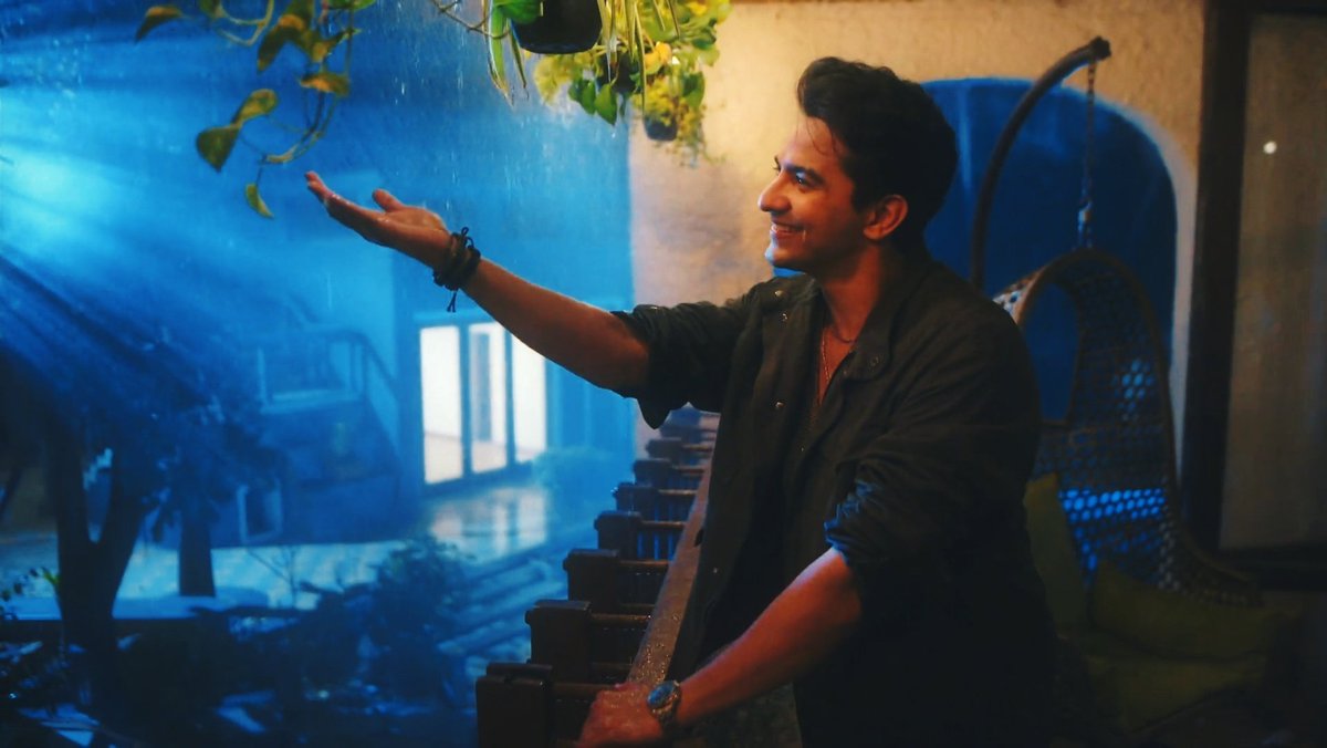 HarshitaxDiary's tweet photo. sairaab hua 🌧️🍃

They both don't know it yet... that they are about to be drenched in the rain of love soon. 

#Sairaab | #IshaNika https://t.co/Ns2tgl7apO
