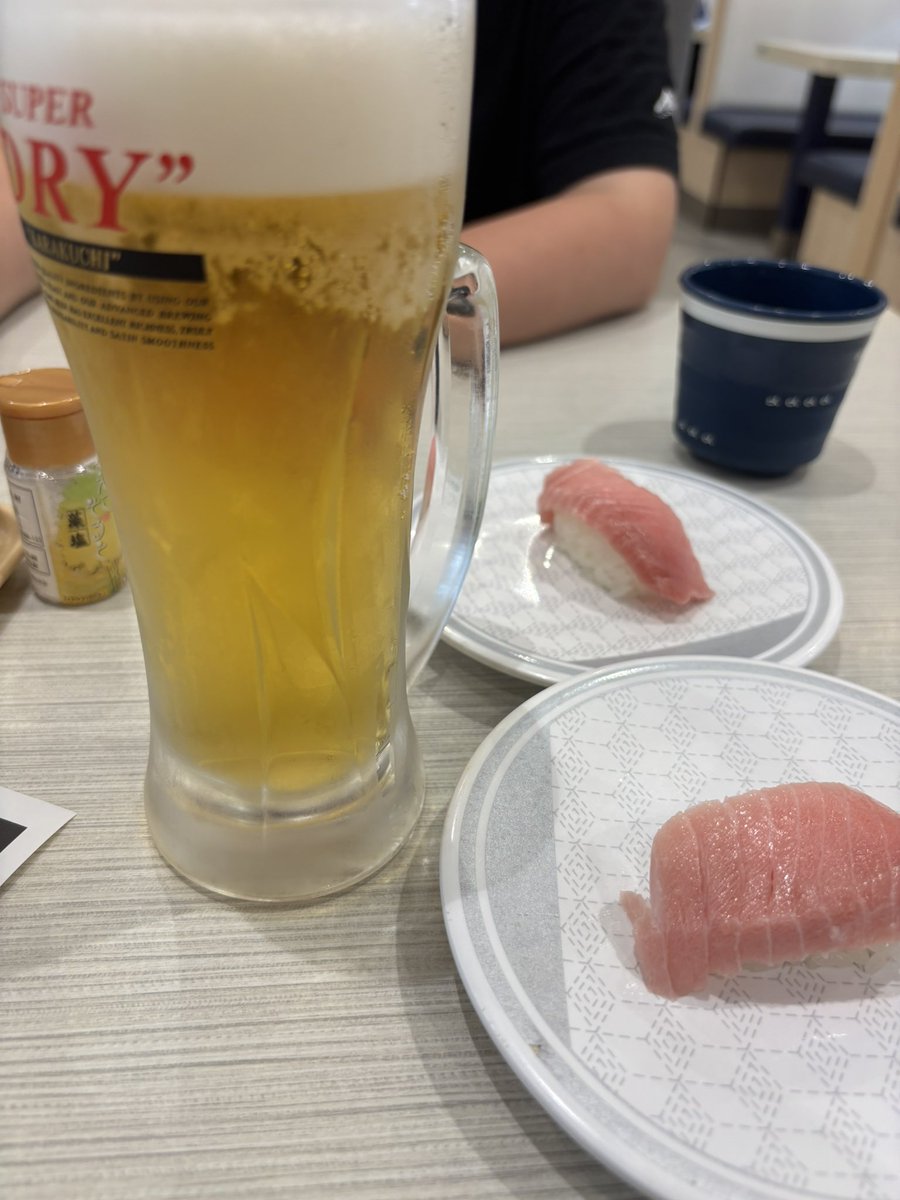 beer_syaosan's tweet photo. ムスメ2号の運転でムスメ1号のアパートへ。

ムスメ2号わりと運転好きみたいで高速もスイスイ。こっちはガタガタ((((;´･ω･`)))ｺﾜｸﾅｲｹﾄﾞｺﾜｲ。

おくればせながらのムスメ1号の誕生会。はま寿司さん100円大トロ(๑´ڡ`๑)。

#アル中 https://t.co/IDXLRykow6