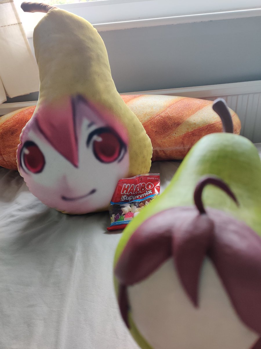 BigPearto's tweet photo. i am a pear of my word, so, in accordance with the decision of the jury, i have apologised for the timeout and paid out big pearto in the form of a packet of sweets.

i am little plastic pearto https://t.co/ezrvqzb0XB