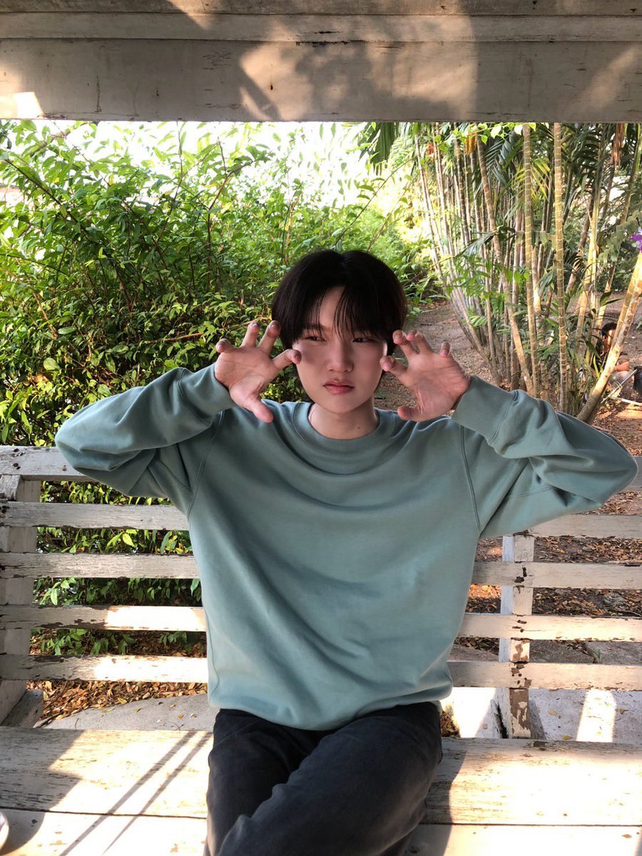 1997A1BAM's tweet photo. ผกายของแม่🫳🫳🫳 https://t.co/O05CTytGHd