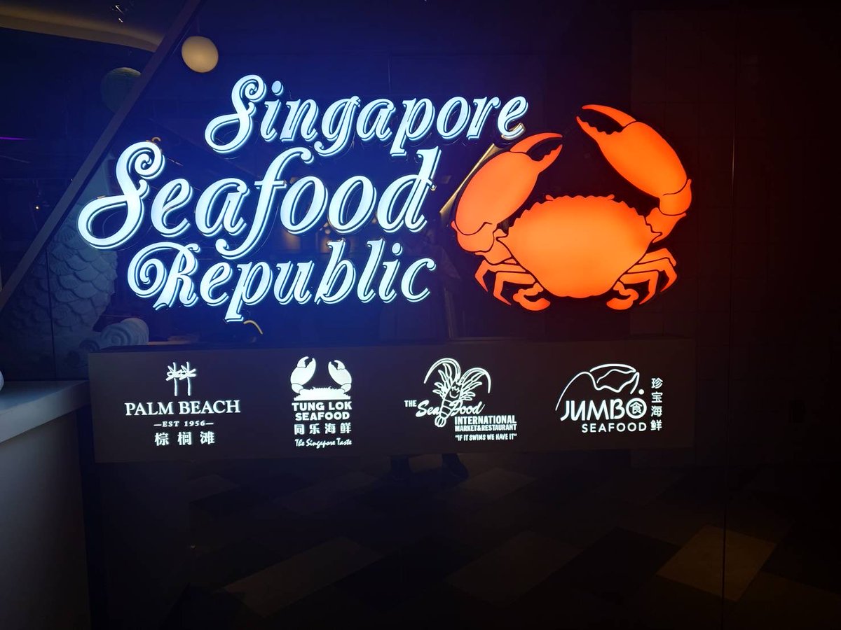 mirap5311's tweet photo. シンガポール帰国友達とチリクラブ食べてきた🦀シンガポール料理やっぱり美味しい✌︎('ω')✌︎
シンガポール面にしかないくだらないノリが好きだし、1番変わらないなーってなるのはこの時間かも
帰りの景色も綺麗だった！！ https://t.co/493eFgjcJD