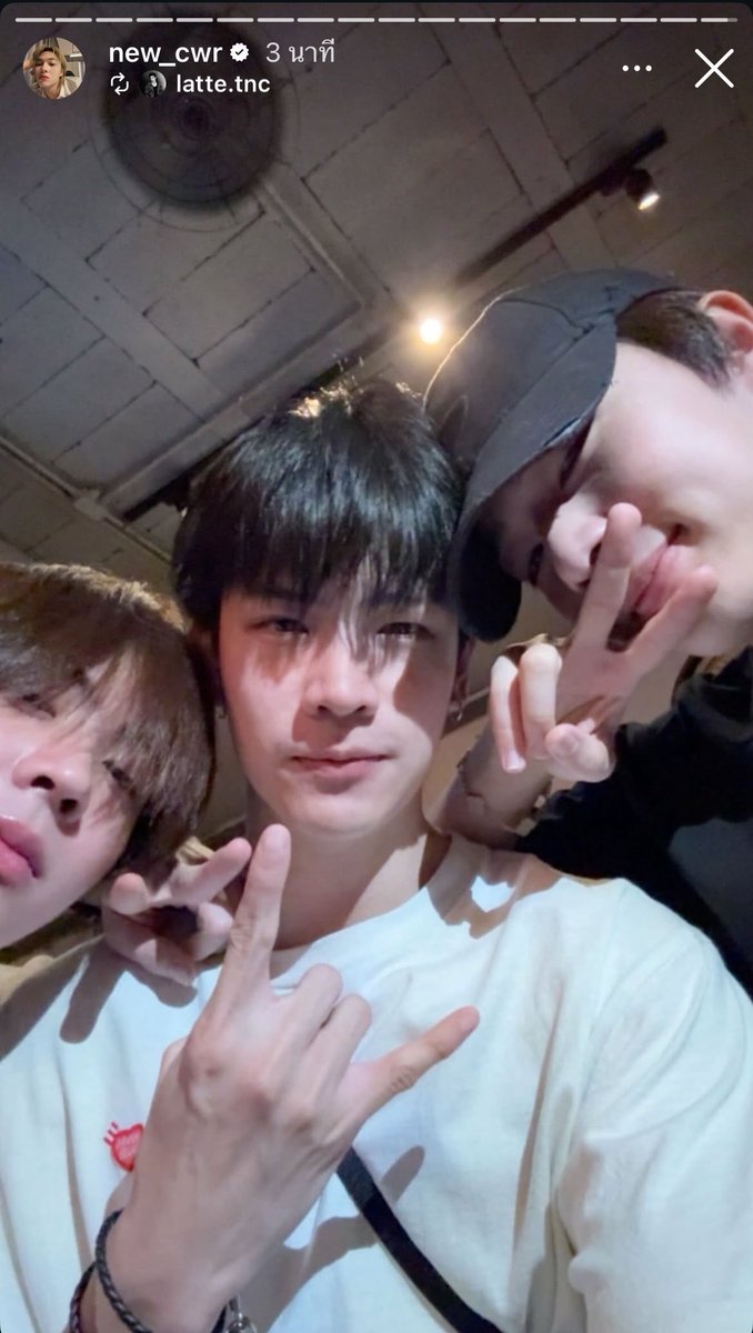 lorloryd's tweet photo. แก๊งเกร๋ออริจินอลมาก น้องสองอย่างกึงอย่างหล่ออย่างเท่ แฟนม่ายยุหล่อใหญ่ กิ้ดดดด💔

( @CwrNew #NuNew ) https://t.co/6yPjmyEyPr