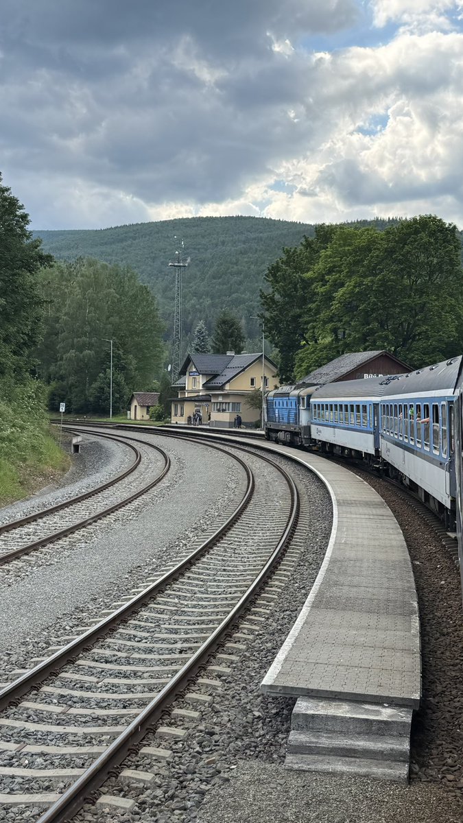 an_1973's tweet photo. Nach einem Jahr zurück im Altvatergebirge - Willkommen am „ikonischsten“ Bahnhof der Gegend - Alois-Nebel-Land ! #jeseniky #bilypotok https://t.co/IV4qdNOrwQ