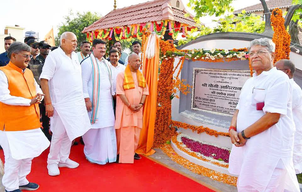 AyodhyaNgrNigam's tweet photo. आज उत्तर प्रदेश के यशस्वी माननीय मुख्यमंत्री श्री @myogiadityanath जी क़े कर कमलों द्वारा नगर निगम अयोध्या के काशीराम कॉलोनी क़े सामने स्थित मोम से निर्मित आकर्षक दृश्यों वाले रामायण वैक्स म्यूजियम का लोकार्पण किया गया। https://t.co/ufDqanva1F