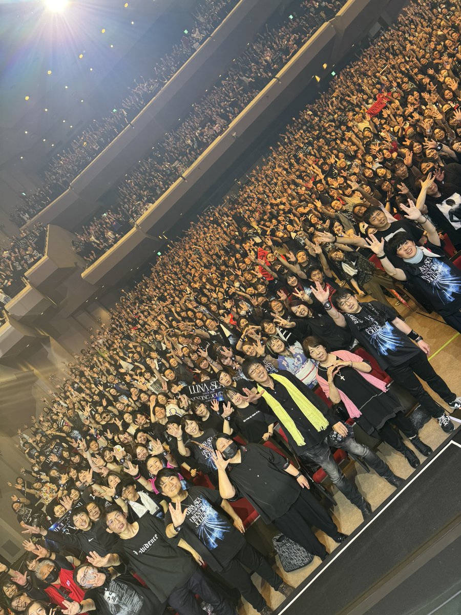 SUGIZOofficial's tweet photo. From Utsunomiya with Live 0619.

UNENDING JOURNEYツアー 宇都宮公演、
本当に素晴らしかった。みんな本当にありがとう。
ツアーのギアを更に上げてくれた宇都宮、
やはり正真正銘第２の故郷だ！
また必ず還って来るよ！

次は高崎公演。
更に高みを目指すよ！

#LUNASEA
#UNENDINGJOURNEY_FOREVER　
#正真正銘第２の故郷
#SUGIZO
