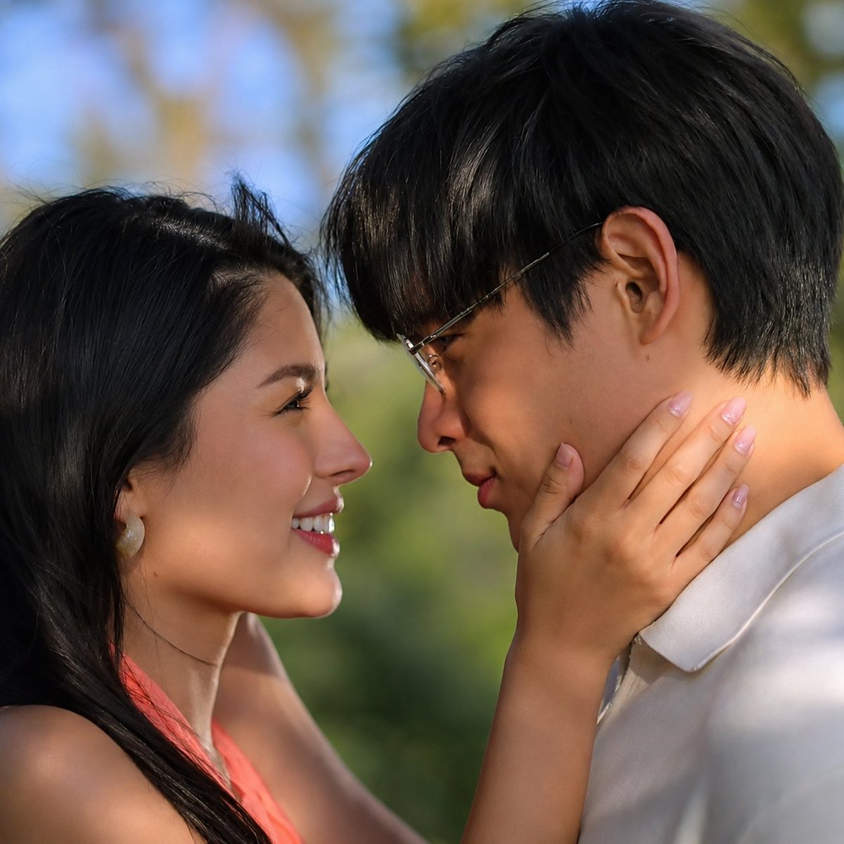 KapusoCrave's tweet photo. AZ Martinez and Ralph de Leon share a kiss in the finale of 'The Secrets of Hotel 88.' https://t.co/m8G71BnCVl
