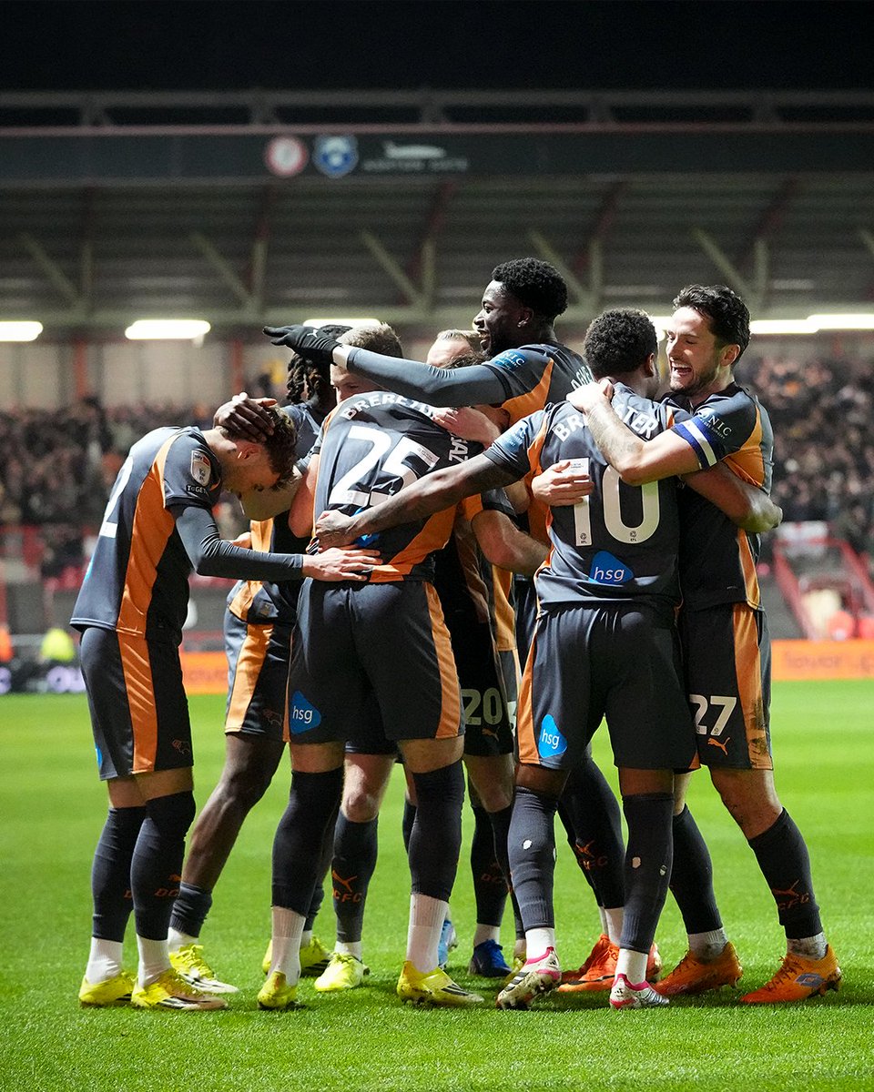 dcfcofficial's tweet photo. Friday nights in '25/26 (including 𝒕𝒉𝒂𝒕 trip to Bristol). 📸🤩

Just four weeks until we're back in action. ⌛️ https://t.co/05AbVmWy9m