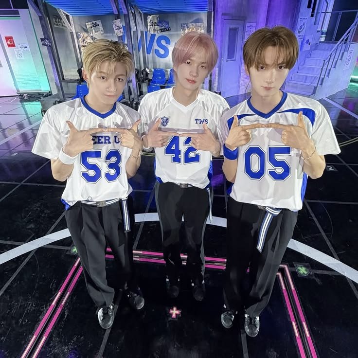 ggabulzzima's tweet photo. Since shinyu doesnt do that 다죽자 part in go back, perhaps he can do it with this instead👉🏻👈🏻 and maybe youngjae can accompany him too🤔 and that one dude who wants to be called oppa yeah he can do it too🫩 matter of fact i just need haeppippang to do this im tryna see sumn https://t.co/NewmmnbfCI