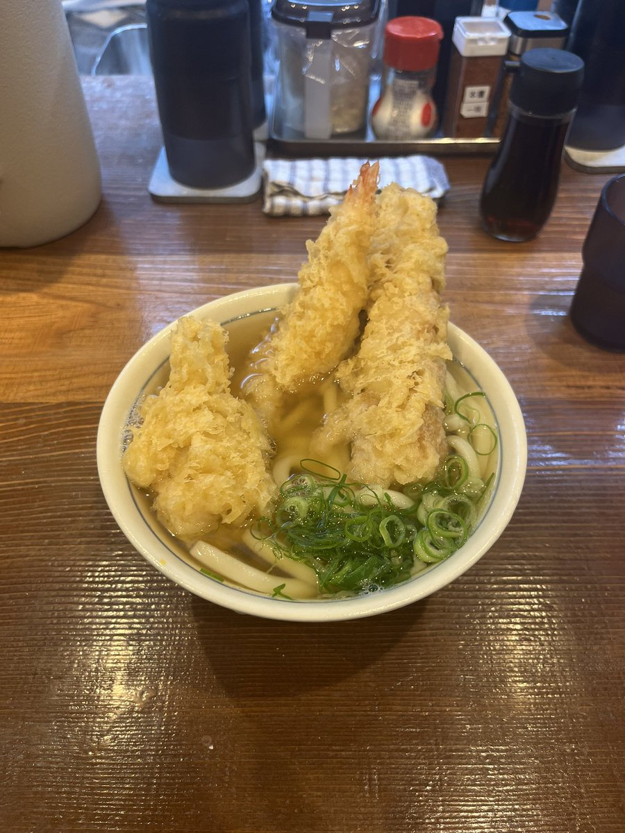 usgmhib's tweet photo. 四食分たべました㊗️🥢
いろんな種類のうどんを食べるように意識したから飽きはこないし、お店によって全然味が違った！うどんの麺はツルツルよりしっかりコシがある派なので、3枚目のお店が1番好みでした。特に出汁が美味しすぎて飲み干せるレベルでした… https://t.co/64FHODzsCW