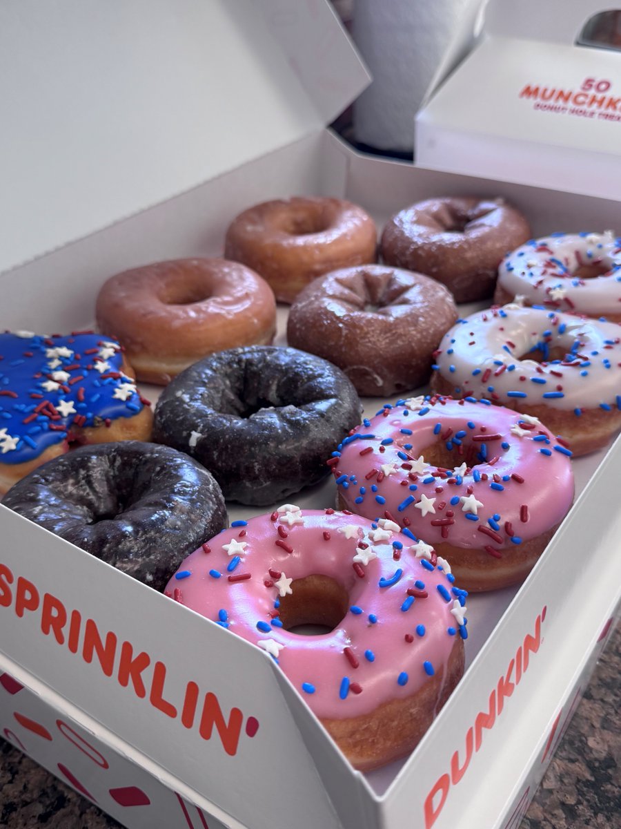 Turnberry_Place's tweet photo. Happy Fathers Day! 🍩Stop by the clubhouse this morning to grab a complimentary doughnut to celebrate your special day!

*Available while supplies last

#fathersday #doughnut #donuts #yummy #doughnutsfordads #friday #dadsatturnberry #turnberryplace #lovewhereyoulive #stlliving https://t.co/Z83WabVONt
