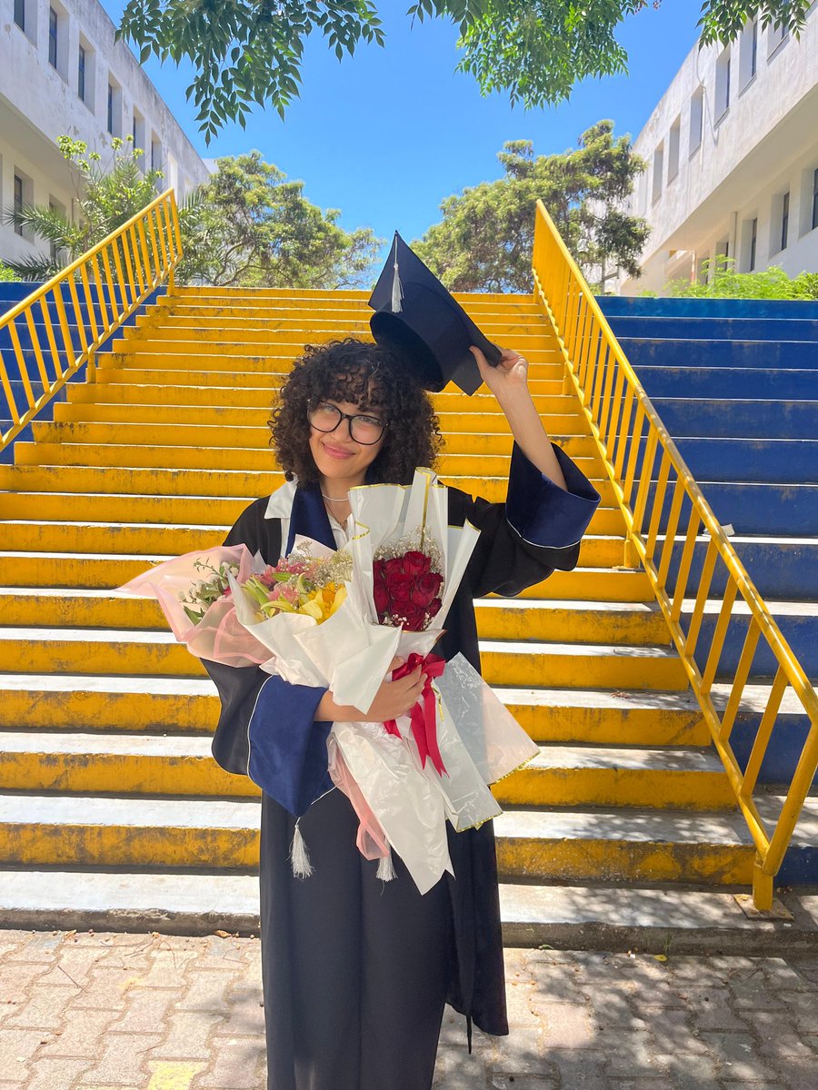 smallkitten13's tweet photo. I graduadoo🫶🏻🫶🏻🥹 https://t.co/JPhzLZH51L