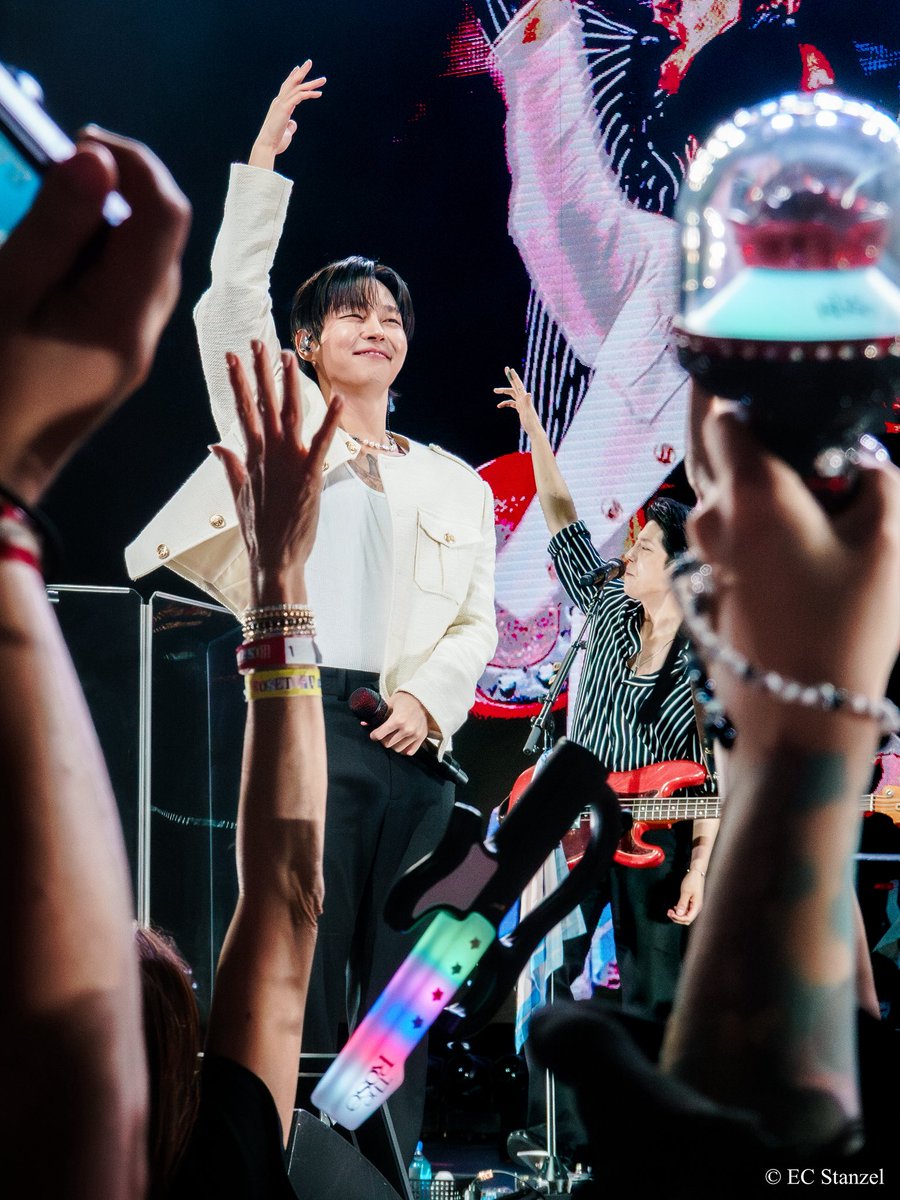 imjustec's tweet photo. The Rose World Tour
[ROSETOPIA] in LA ~ Part 2 🌕

📸🔗: https://t.co/T456rGwQH1

#TheRose #TheRoseTOUR2026
#ROSETOPIA @TheRose_0803 https://t.co/eixm8rLkFn