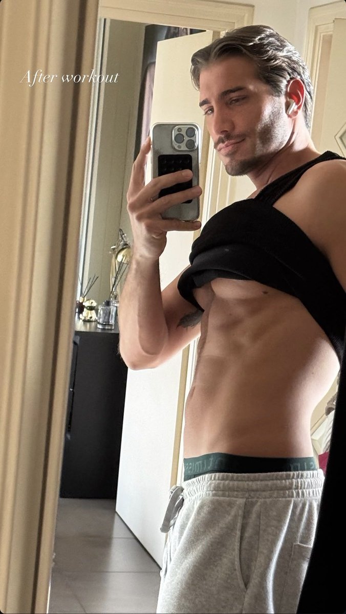 h0t_b0y_l0ver's tweet photo. Le beau Nicolo, j'aimerais beaucoup goûter a l'Italie ❤️‍🔥 https://t.co/skt5llKGKS