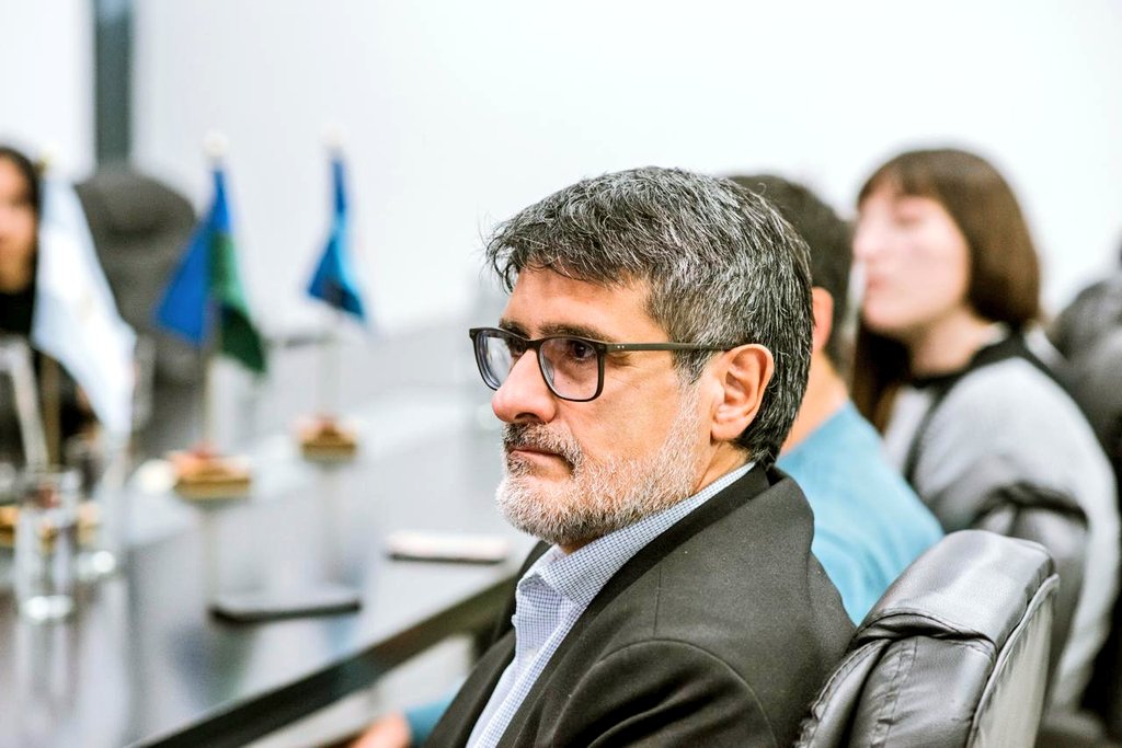 gaspodestefano's tweet photo. Junto a la Intendenta Interina @evamieri y al Fiscal General Adjunto @danielichazo7 presentamos los avances del Programa "QUILMES CONTRA EL GROOMING", una iniciativa conjunta para garantizar entornos digitales seguros para niños, niñas y adolescentes.

#SeguimosParaAdelante ☀️ https://t.co/6CFb0cU8UW