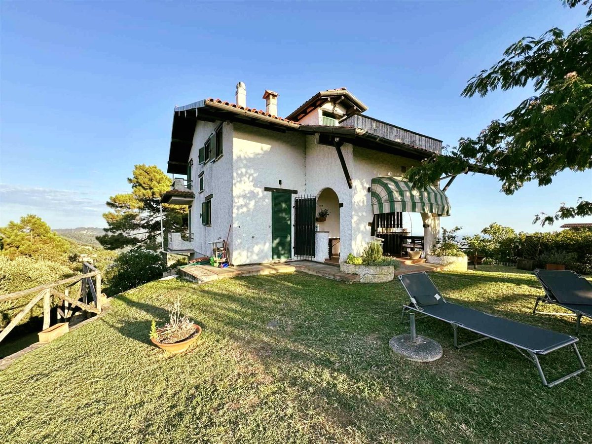 italianhouses's tweet photo. 🏡🌿Delightful home in Massarosa
🫒1,500m2 garden with olive trees
🛏️3 bedrooms &amp; study
🌄Panoramic countryside views
🚗Garage &amp; storage room
🌳Peaceful setting
💶€370,000
❓Olive grove mornings or sunset views?

https://t.co/ivGGLHnkzi
#PropertyItaly #Tuscany #Lucca #Massarosa https://t.co/NnpCvPotNs