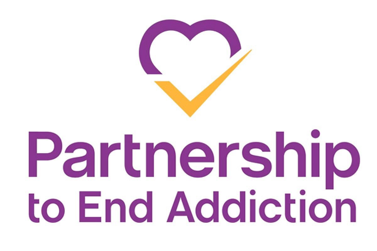 BADC1974's tweet photo. ☀️ Summer can bring new experiences and opportunities for important conversations.

Use @ToEndAddiction's Alcohol Guide for Families to help talk with your child about alcohol, expectations and making healthy choices.

🔗 https://t.co/zDUnZPDqVM https://t.co/Ai9grBHKcC