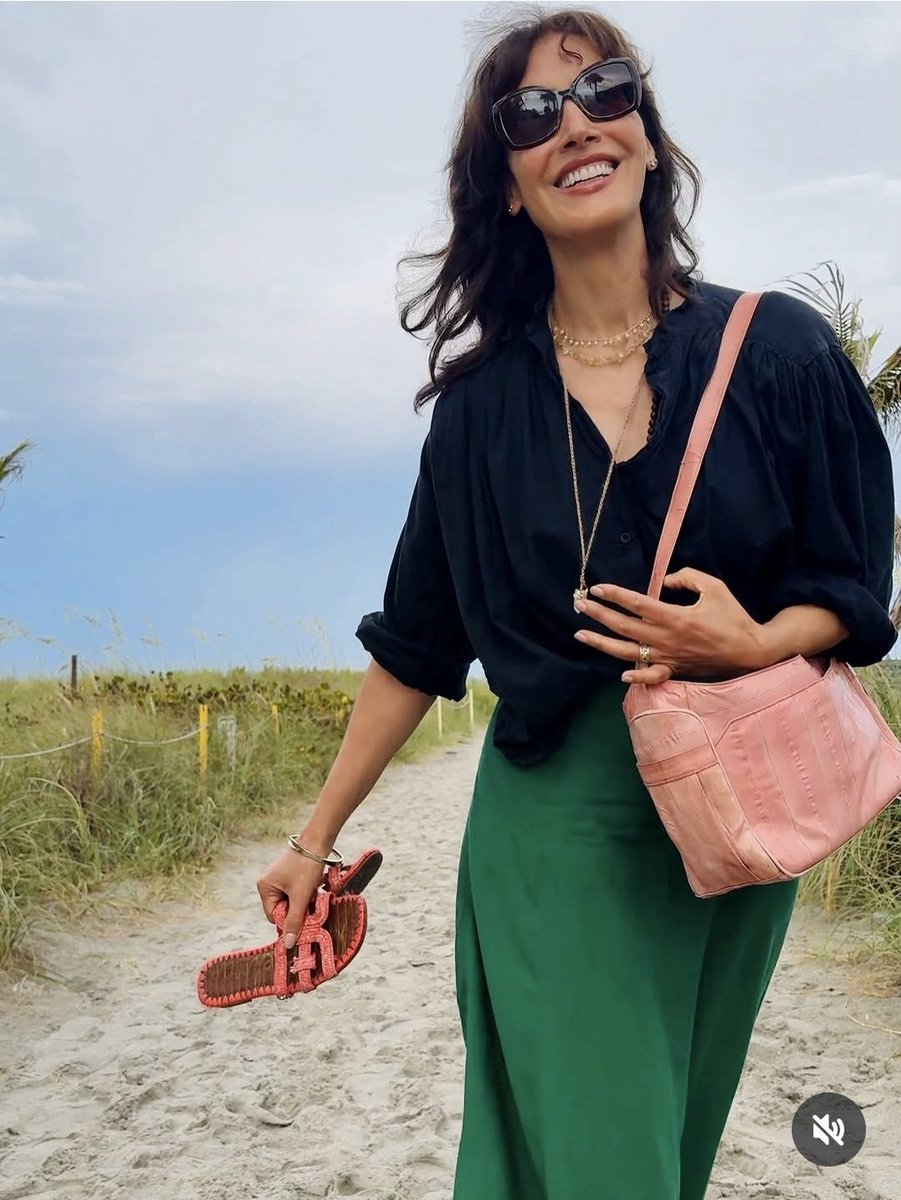 sasha_stana's tweet photo. Our sweetheart Jennifer Beals on Instagram ❤️⚘️ https://t.co/9RvpGYMRQJ