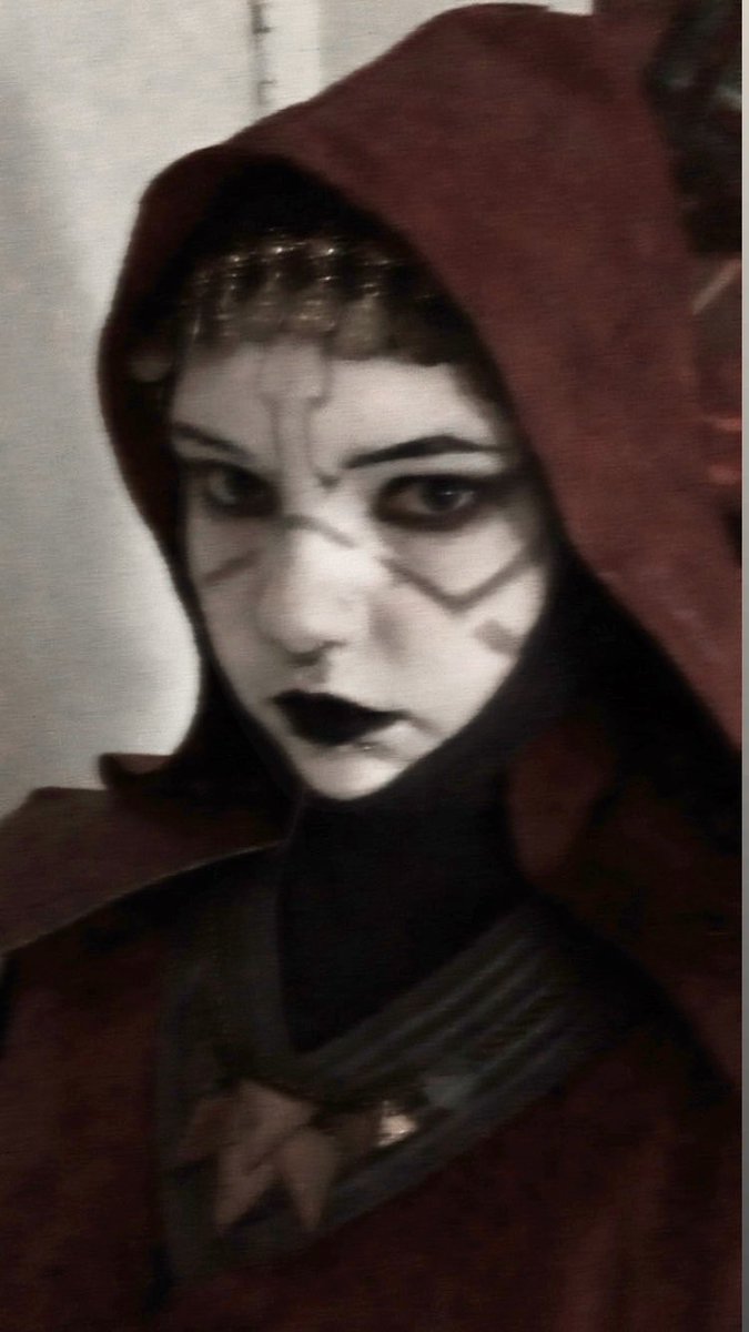 batdroun's tweet photo. comic con todayyyyyy :3 https://t.co/x60HO2EmNg