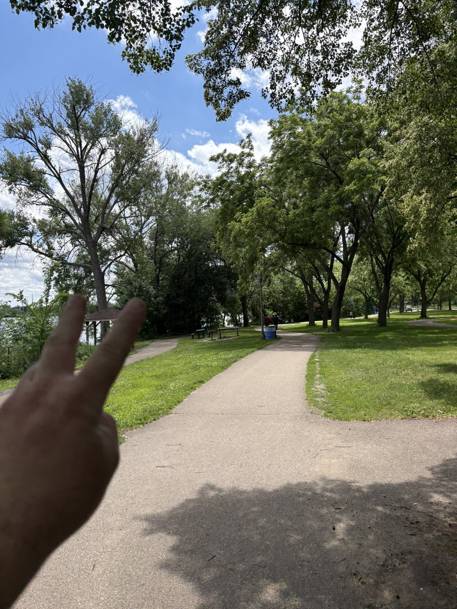 DanielOcean316's tweet photo. Ran into a buddy lappin &amp; yappin Day 17-B #onthemove 🚶‍♂️ https://t.co/htFdP7mVhi