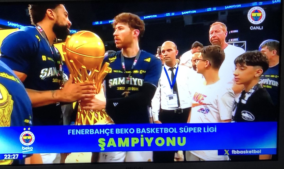 kycylmz's tweet photo. Tebrikler FENERBAHÇE’m https://t.co/LjULohOF9N
