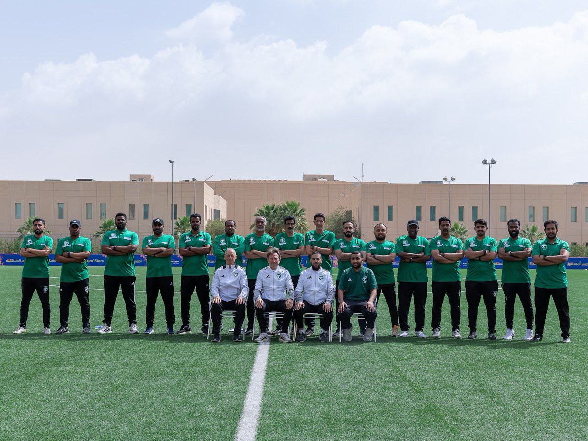 Muath_Almomy's tweet photo. الحمدلله على التمام ، و له الشكر على التوفيق.

بفضل الله و منته ، اختتمت المرحلة النهائية لدورة الرخصة الآسيوية AFC A Youth Elite 

أسأل الله أن ينفعني بها وينفع بي من خلالها https://t.co/fZrOiB7yhM