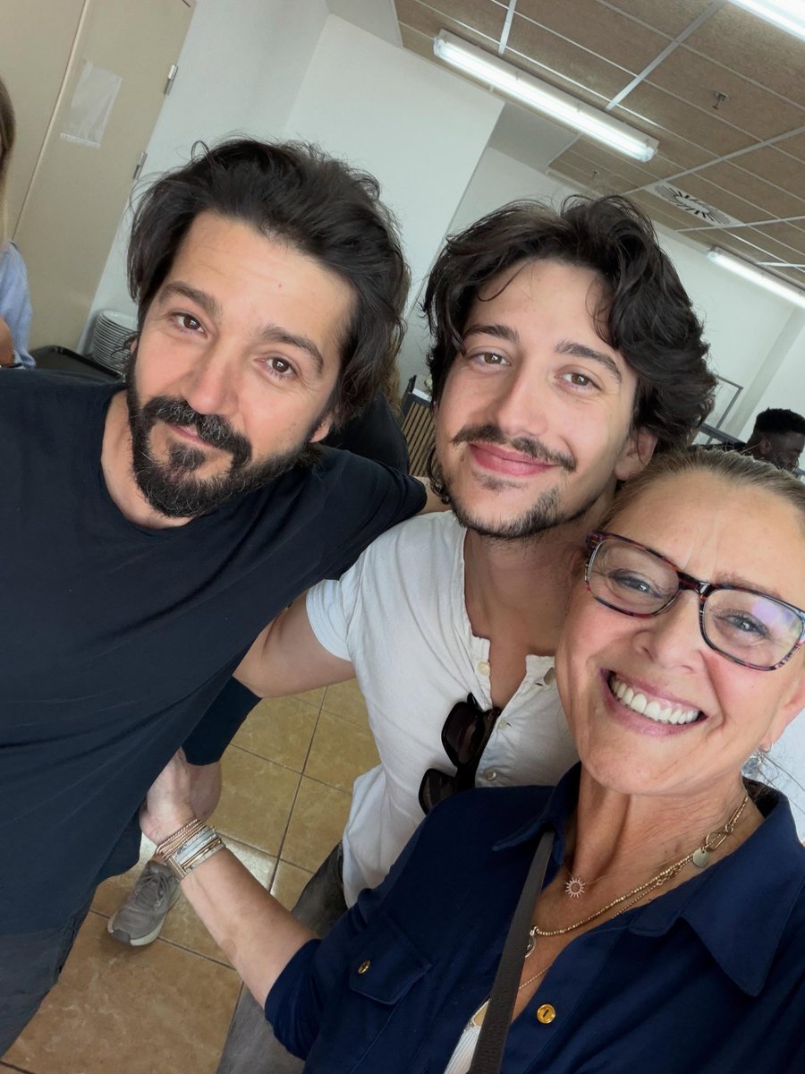 SensaCineLATAM's tweet photo. Milo Manheim (Flynn Rider) y Diego Luna juntos por primera vez para el live-action de 'Enredados'. Aún es un misterio el personaje que interpretará Diego, pero las grabaciones empiezan la próxima semana en España.💜✨
cc: Camryn Manheim
#Enredados #MiloManheim #DiegoLuna #Disney https://t.co/32XqescOyx