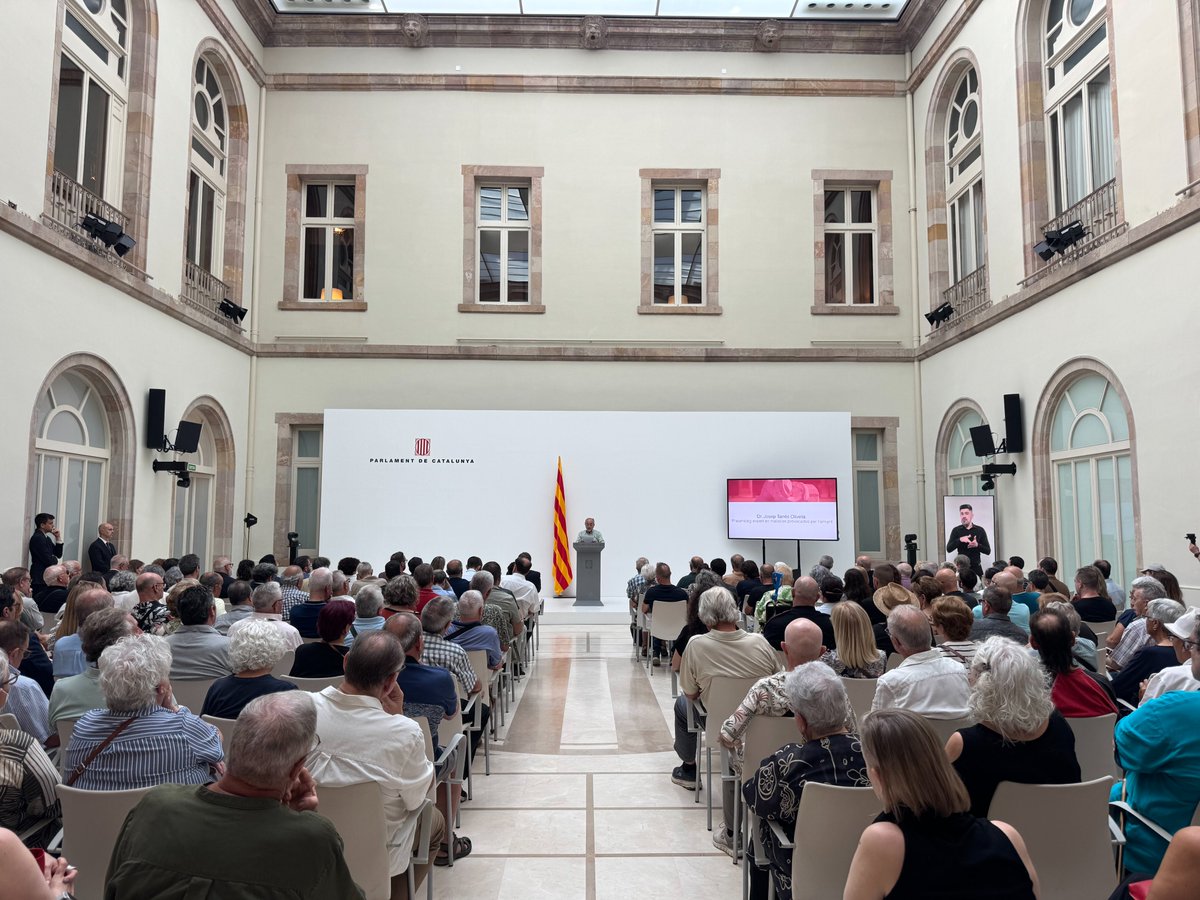 robertocxstillo's tweet photo. Avui el @parlamentcat  de Catalunya hi ha fet història. Acte oficial de reconeixement i desgreuge a les víctimes de l'amiant. Justícia tardana, però justícia per fi. #VíctimesAmiant #badia @ERC_Badia #badiadelvalles
@ComisionAmianto https://t.co/HxdxxVwLfA