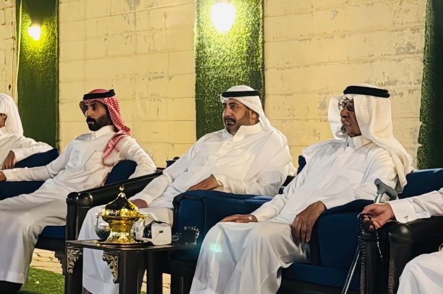 shamkh3's tweet photo. يامرحبا يابو بدر تشرفنا مساء اليوم بزيارة اخوي الشيخ عبدالعزيز بن بدر بن ماجد الفيصل الدويش رئيس مركز الشيحية بالصمان في مجلسنا بمحافظتنا #حفر_الباطن https://t.co/Bv7S00IPwn
