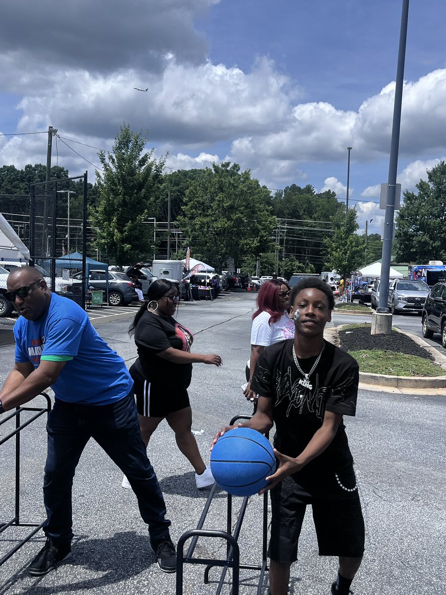 Madison4S's tweet photo. 🌟 As your next Sheriff of Clayton County, I am committed to staying actively engaged in our local events and building a stronger community together. Today, I had the privilege of celebrating Juneteenth with families in College Park. 💙 #CommunityFirst #Juneteenth #Claytoncoonty https://t.co/lROYwN5O6t