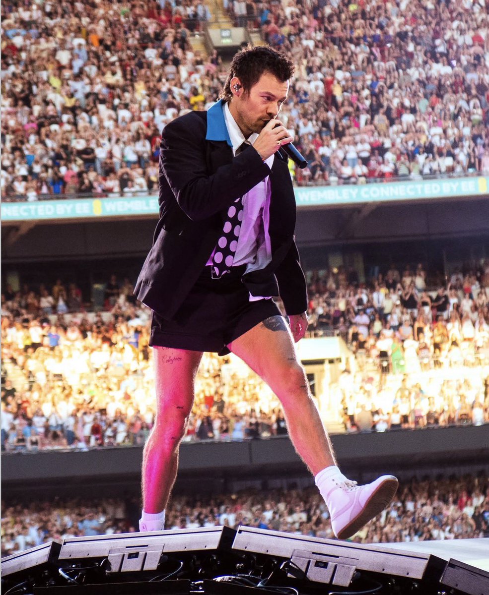 THEHLWORLD's tweet photo. More of Harry on stage tonight!
©️ralphph
(June 19,2026)
#harrystyles #hs https://t.co/5GpPAR8bC5