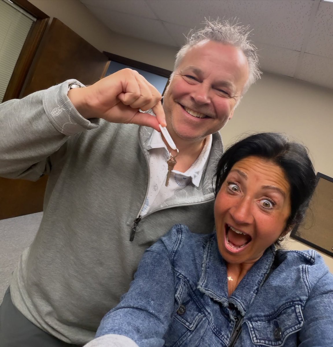 kimberly_zahand's tweet photo. Home sweet home 📷

Congratulations to Chuck and his family on closing on their beautiful new home in Wauconda 📷

Big moves like this are about so much more than a transaction. https://t.co/MGupghEyc6