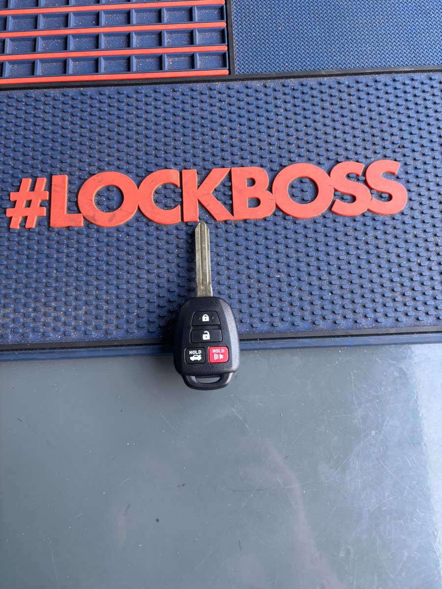 johnsonslockkey's tweet photo. Programmed a remote headed transponder key for a 2012 Toyota Camry https://t.co/YFQYNOJkBY