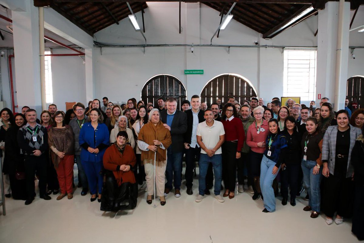 marcoscostaadv's tweet photo. Mais inclusão, oportunidades e cidadania para Caçapava!
Tive a alegria de promover, nesta sexta-feira, mais uma edição do Inclusão em Pauta, desta vez em Caçapava, fortalecendo o compromisso do Governador de São Paulo Tarcisio de Freitas com a construção de uma sociedade cada vez mais acessível e inclusiva.
Ao lado do prefeito Yan Lopes, assinamos três importantes convênios para o município: o Todas in-Rede, voltado à proteção e ao acolhimento de mulheres com deficiência; o PEI – Polo de Empregabilidade Inclusiva, ampliando oportunidades de qualificação e inserção no mercado de trabalho; e o Centro TEA Paulista, iniciativa que apresenta ao município esse importante equipamento dedicado à inclusão, à pesquisa e à qualificação profissional de pessoas com Transtorno do Espectro Autista.
Agradeço a presença dos secretários municipais, vereadores, lideranças locais e da querida Ariani Queiroz de Sá, presidente do Conselho Estadual para Assuntos da Pessoa com Deficiência, que compartilham conosco o propósito de promover mais autonomia, dignidade e oportunidades para as pessoas com deficiência.
Seguimos trabalhando para que a inclusão seja uma realidade em todos os municípios paulistas.
#InclusãoEmPauta #Caçapava #PessoaComDeficiência #Acessibilidade #Inclusão #PEI #CentroTEAPaulista #TodasInRede