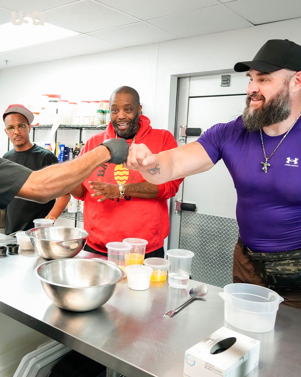 USANetwork's tweet photo. We're going down to Atlanta for some good food at @BankheadSeafood and @HeirloomMarketBBQ on an all new #EverythingOnTheMenu tonight, Friday, at 11/10c on @USANetwork! 😋 @Adamscherr99 @ReneeMontgomery @KillerMike @Tip https://t.co/xFSCah8AxZ