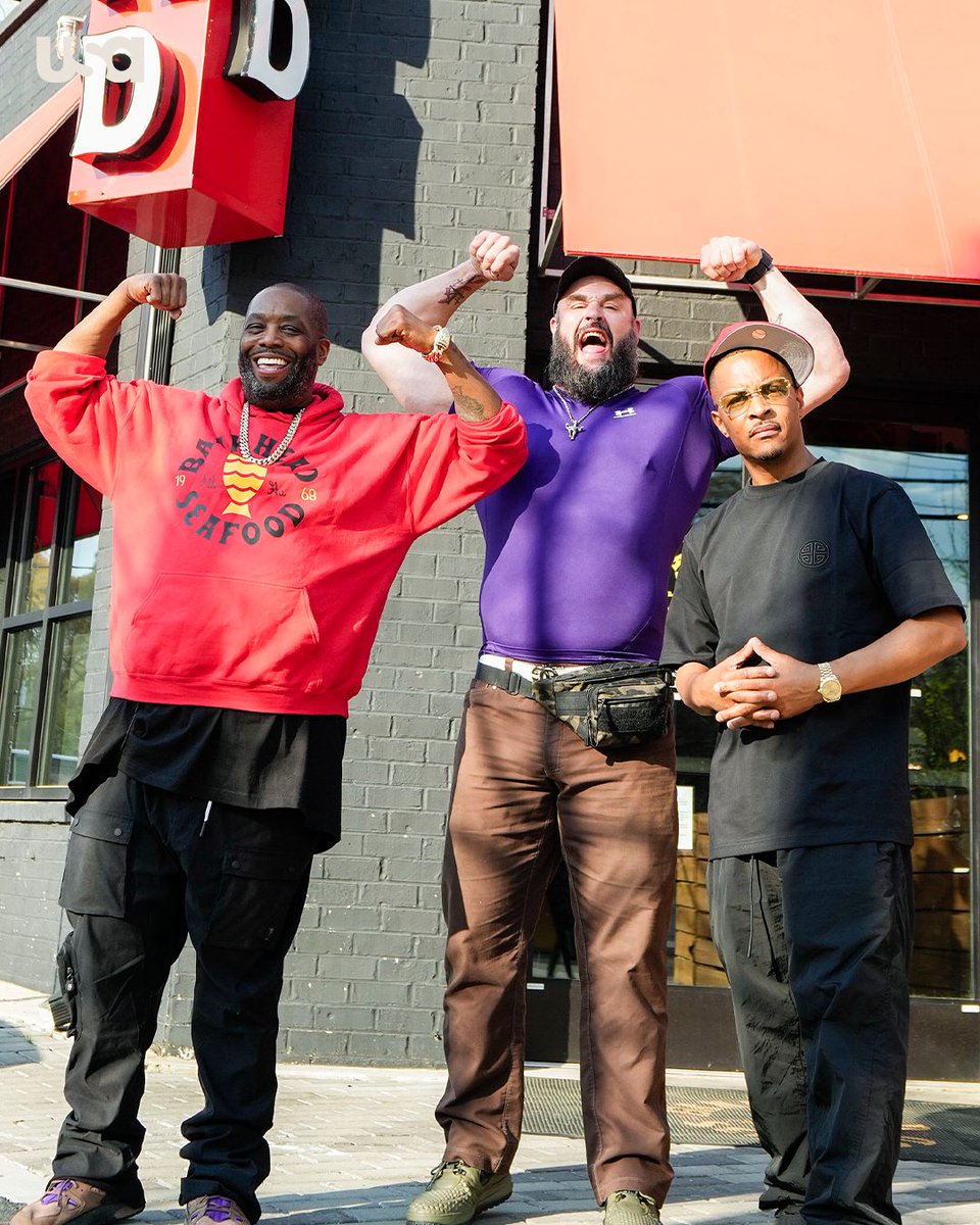 USANetwork's tweet photo. We're going down to Atlanta for some good food at @BankheadSeafood and @HeirloomMarketBBQ on an all new #EverythingOnTheMenu tonight, Friday, at 11/10c on @USANetwork! 😋 @Adamscherr99 @ReneeMontgomery @KillerMike @Tip https://t.co/xFSCah8AxZ