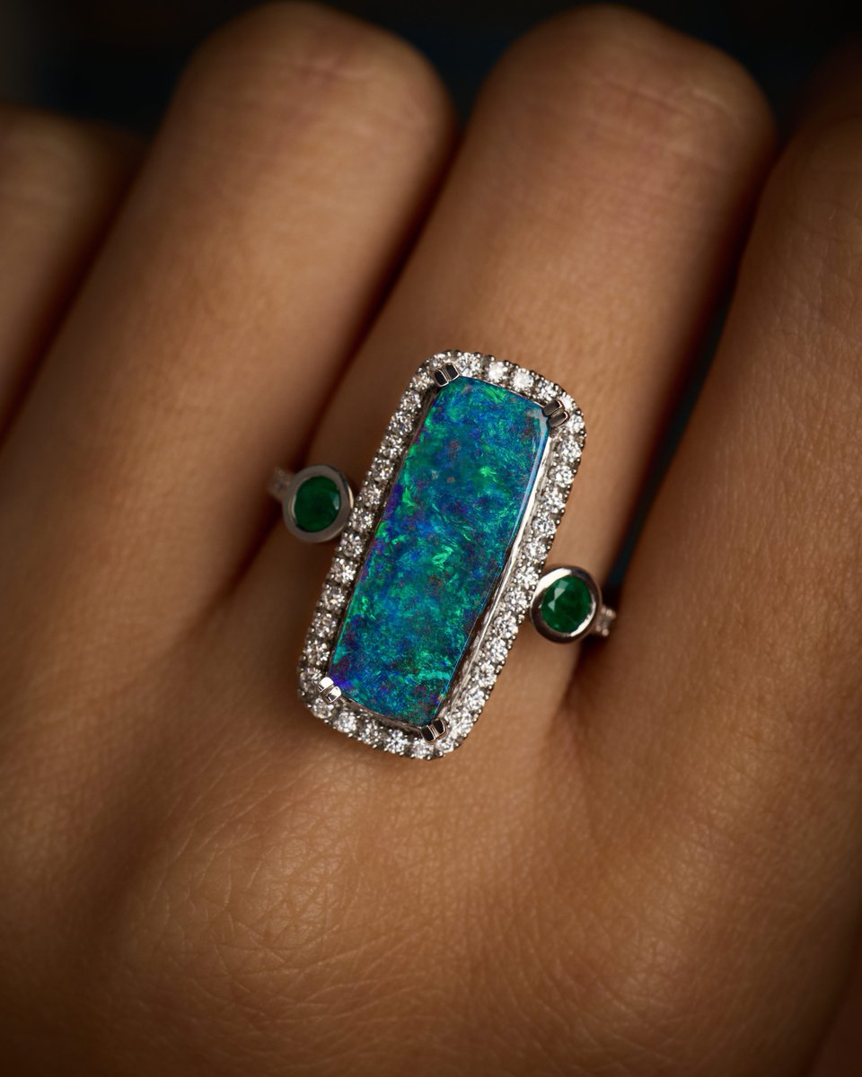 Le_Vian's tweet photo. No two in the whole world are alike 🌍

Australian #BoulderOpals captivate with shifting colors and organic beauty💍 As unique as your fingerprint, each gem tells a story all its own.

https://t.co/Slg0e1QtdK

#BoulderOpal #FineJewelry #RareGems https://t.co/SZUpGWFWp2