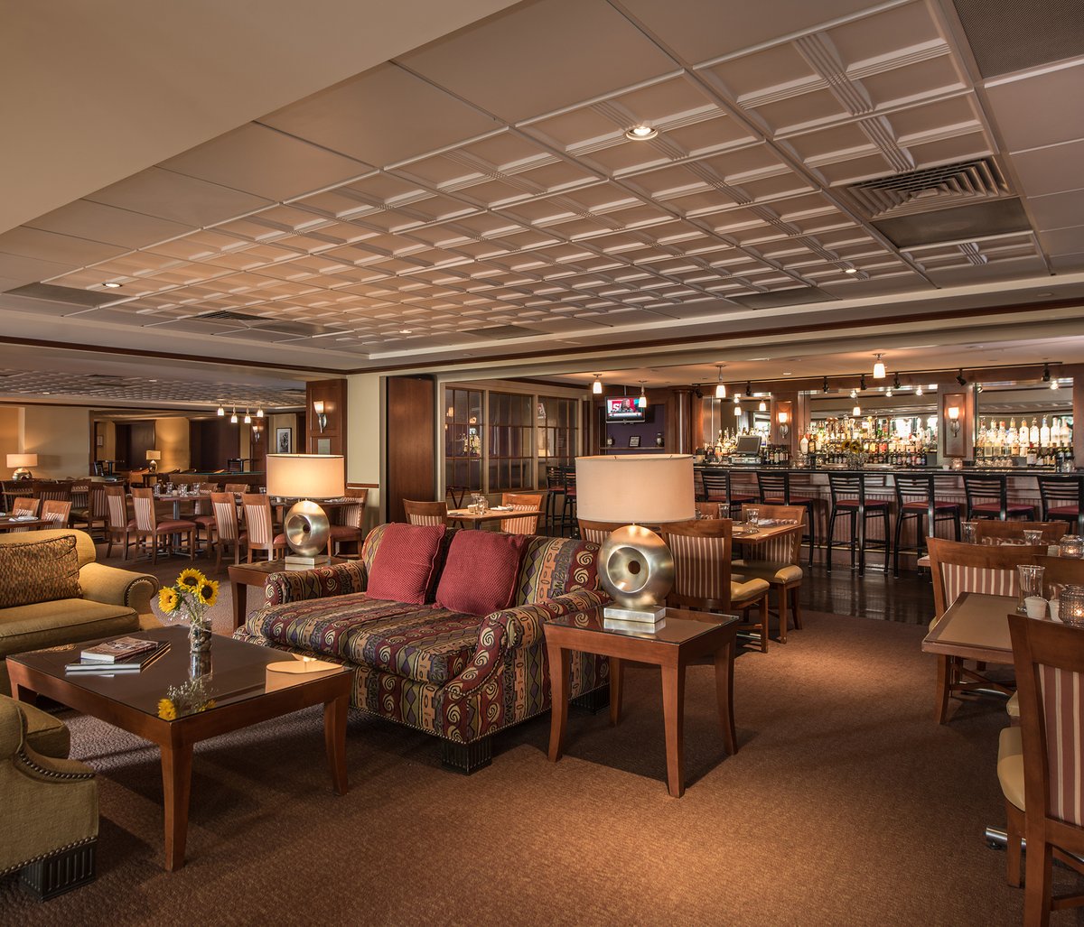 WellsworthHotel's tweet photo. Join us for cocktails and then let Shades Lounge do the cooking for you. Open for drinks, appetizers and full menu. 

#Wellsworth #Southbridge #Hotel  #Shades #Lounge https://t.co/KDZpAQoHr9