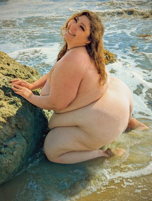 Rose Vixen 🌹 SF JUNE/VEGAS JULY - Looking like a mermaid who just got her legs 🧜‍♀️✨️🌊 https://t.co/bniYe3ArSe