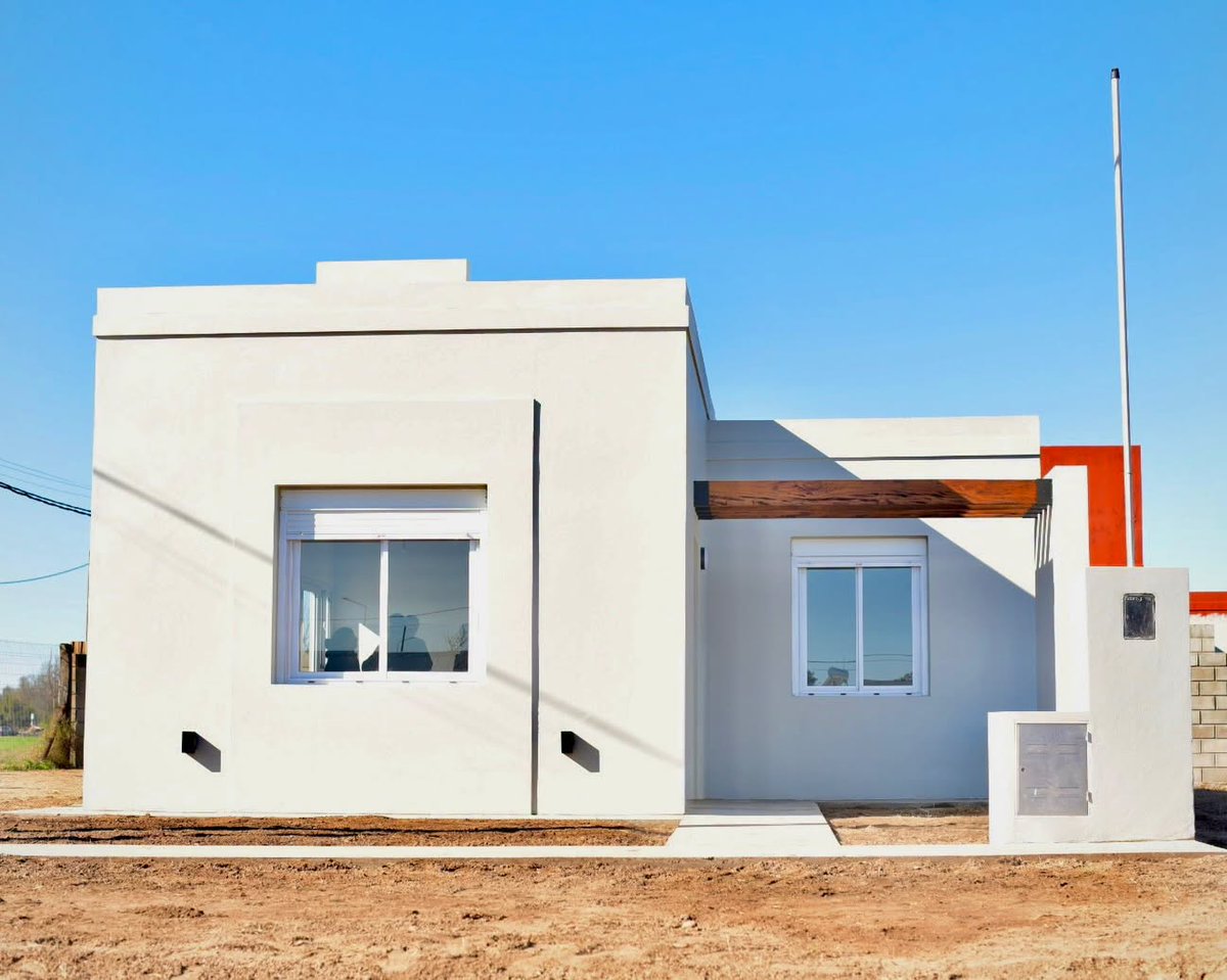 CBA_Hoy's tweet photo. El intendente Roberto Casari encabezó la entrega de llaves de la nueva casa a Rubén Darío Funes, en el marco del programa municipal de vivienda que ya lleva 244 entregas entre sus dos etapas.
https://t.co/vFEYXWgbcL https://t.co/lq6IsDbvhW