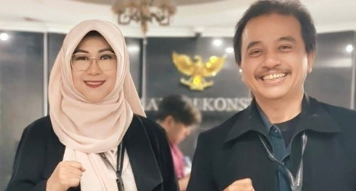 80station's tweet photo. Roy Suryo Dan Dokter Tifa ditangkap???, sudah menduga kejadian bakalan seperti ini...kita semua pasti tahu siapa dalang dibelakang semua itu....
#KamiBersamaRoyTifa
#KamiBersamaRoyTifa https://t.co/6hldWKyalO