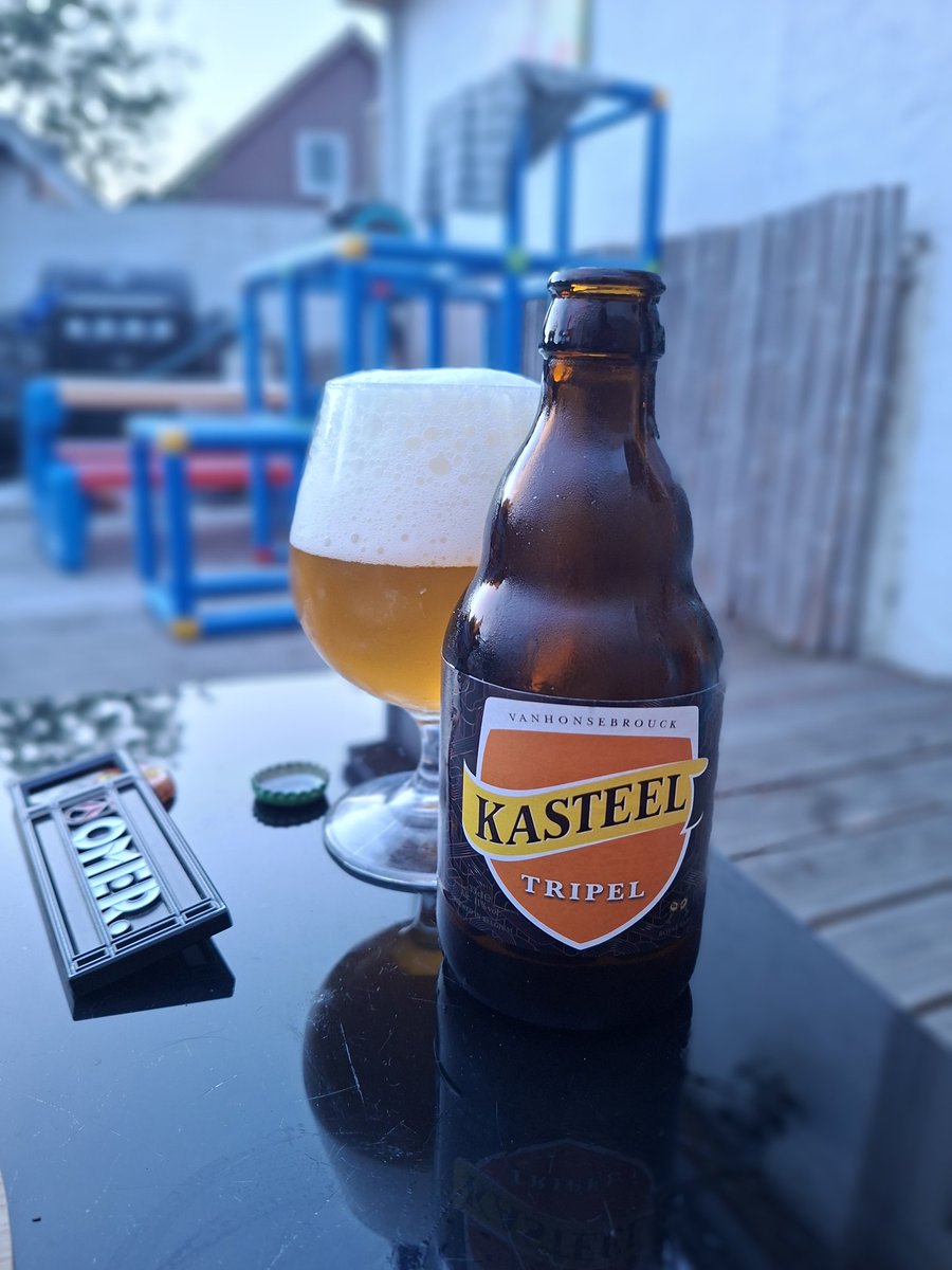 CraftBeerUni's tweet photo. After a nice rainshower the temperature dropped a bit. Now it's time to enjoy it outside. Still a great tripel, and very strong. I've been thinking to brew a double mash like this myself. Strong, bright, a bit dry, and a nice fruity ending to it.
ANB 11%
#CraftBer #beer #cheers https://t.co/Ltv1YZhmUF