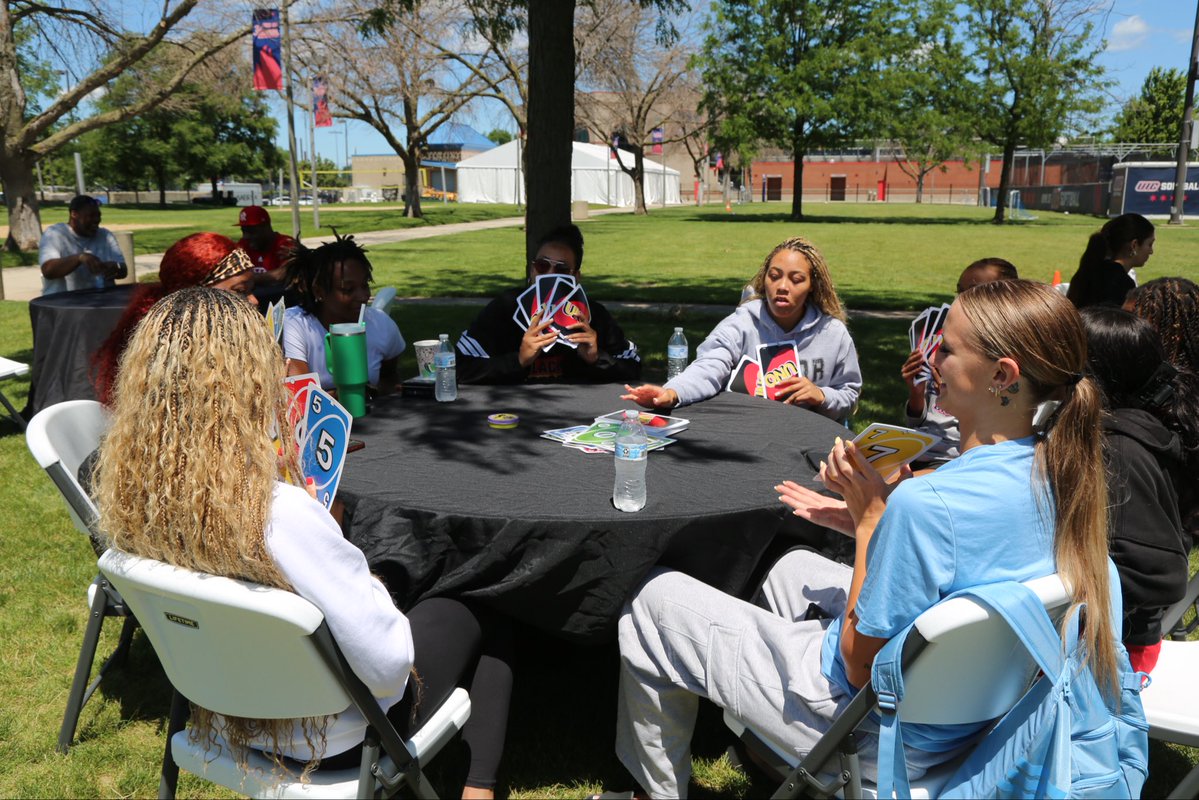 UIC_WBB's tweet photo. Celebrating Juneteenth with some sun, smiles, and bbq! ❤️💛💚☀️🍗 https://t.co/997KDwWn3E