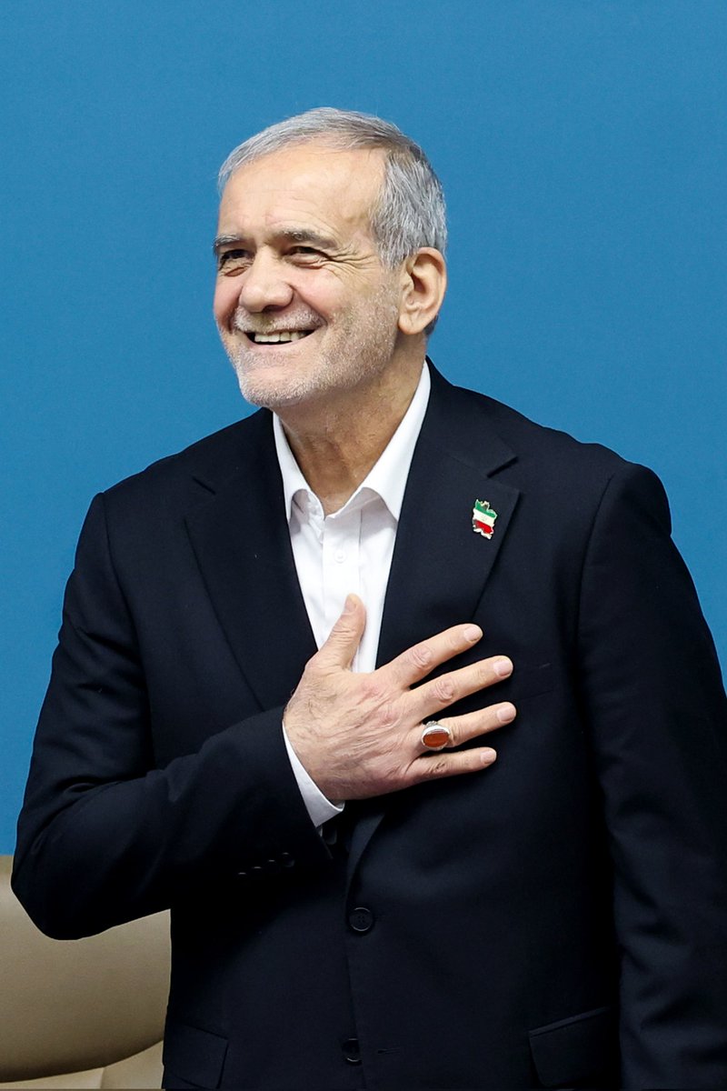 AllahyarOmidi's tweet photo. رئیس‌ ِجمهور بودی؛ حالا عزیزِ جمهور شده‌ای. ❤️
@drpezeshkian 
#پزشکیان https://t.co/EcWVDuWzvM