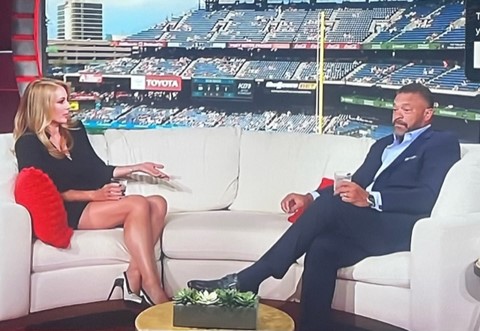 OunzTroy's tweet photo. @michaeleaves is a Rock! Real cocktails + Briscoe cross couch #BeaverShots and he doesn't stammer or #stutter when taking in the short skirt view #SCatNight LastCall #RB_Mrs @espn https://t.co/0N6SLkw59T